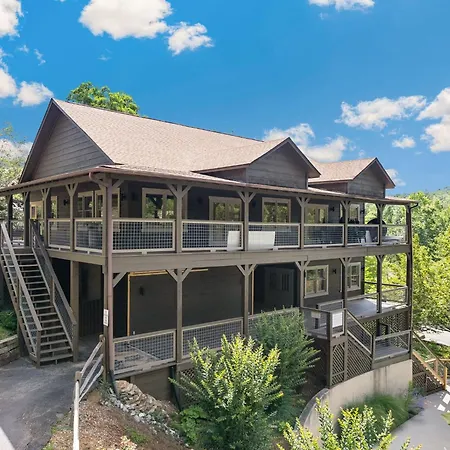 Er104 - R Tribe'S Treehouse - Great Location - Close To Town! Cabin